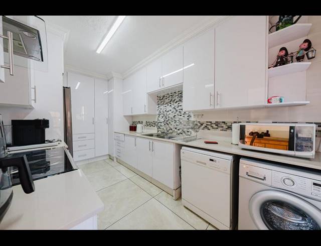 3 BEDROOM TOWNHOUSE FOR SALE IN BRACKENHURST